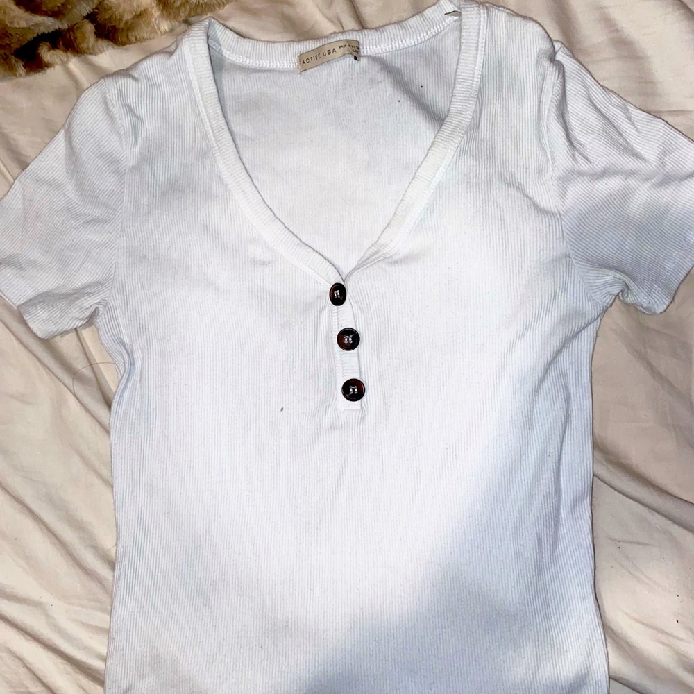 WHITE TEE